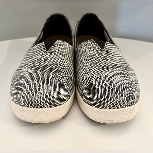Like New TOMS Women’s Woven Canvas Avalon Slip-on Shoes Black and White - Picture 10 of 10